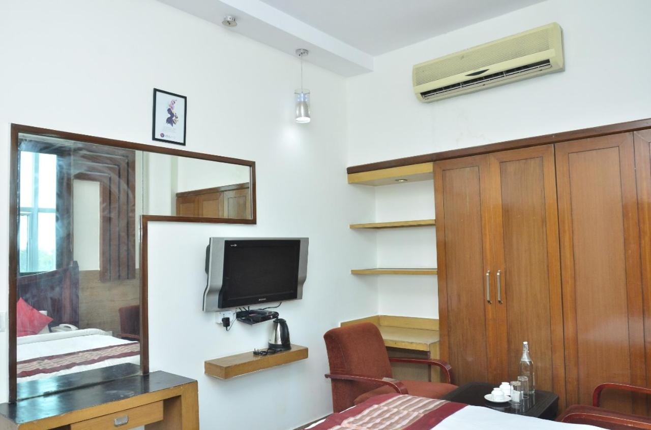 Ddr Hotel Residency Gurgaon Ngoại thất bức ảnh