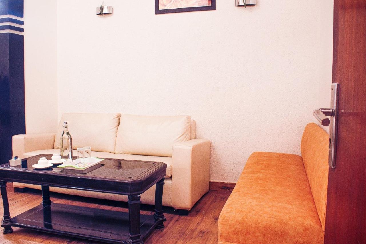 Ddr Hotel Residency Gurgaon Ngoại thất bức ảnh